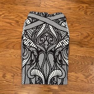 Geometric pattern pencil skirt